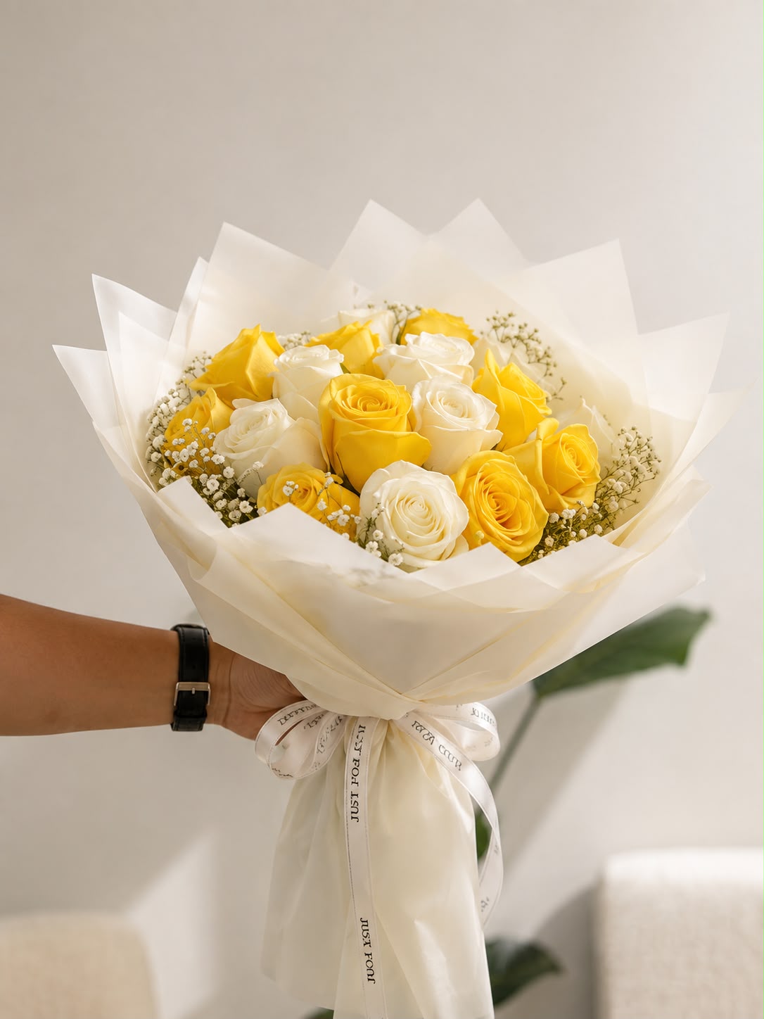 Pure Joy: white and yellow rose in a bouquet (view 2)