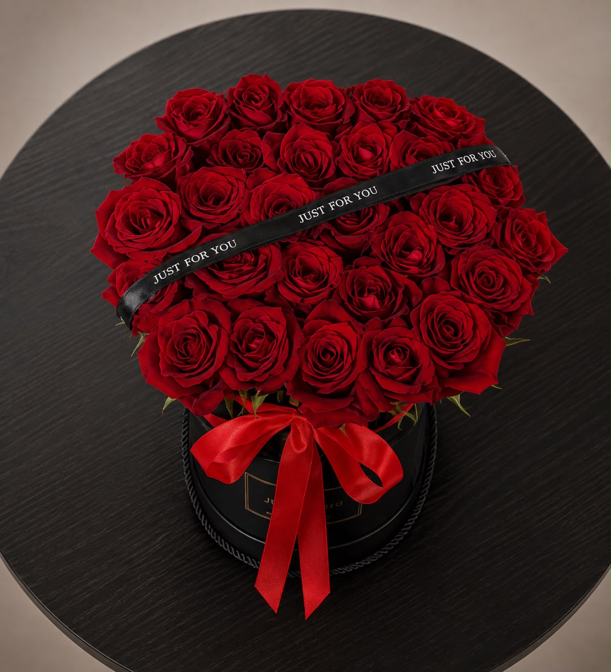Velvet Passion: red rose in a gift box (view 2)