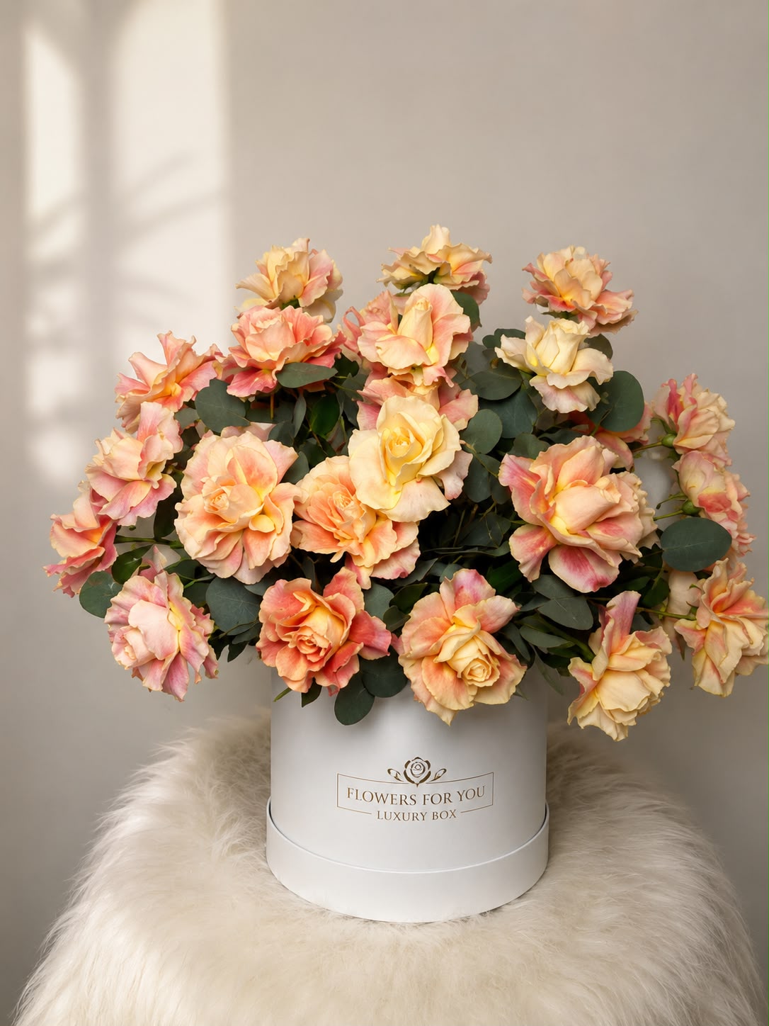 Rose Glow: peach rose in a gift box